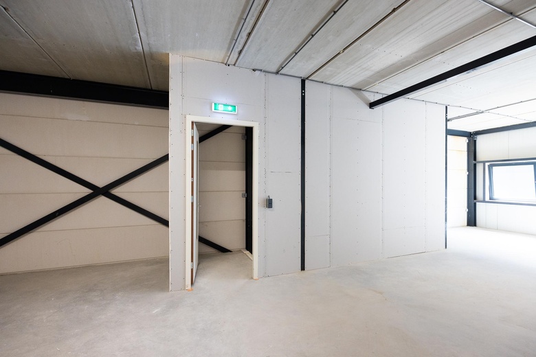 BedrijfsruimteaanKabelweg 45<br/> inRoelofarendsveen BedrijfsruimteaanKabelweg 45<br/> inRoelofarendsveen