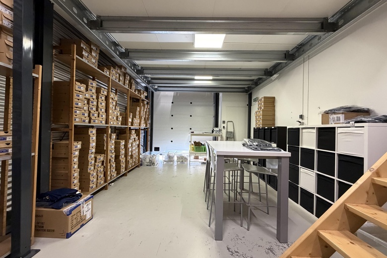 BedrijfsruimteaanDe Plaats 33 A<br/> inHendrik-Ido-Ambacht