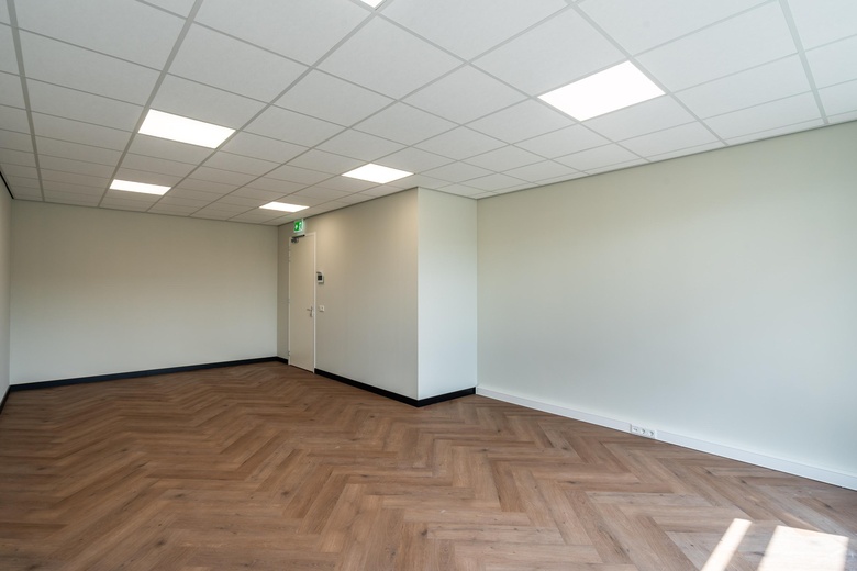 BedrijfsruimteaanEemmeerlaan 2 M<br/> inWeesp