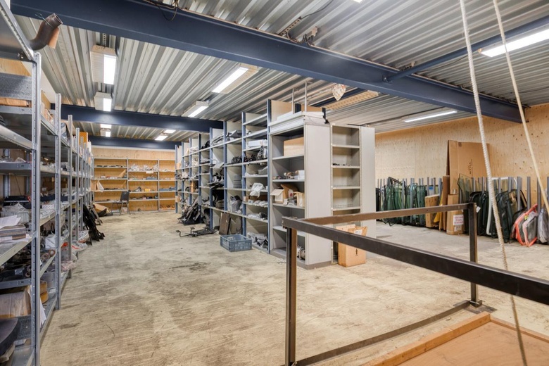 BedrijfsruimteaanNijverheidsstraat 8<br/> in's-Heer-Hendrikskinderen BedrijfsruimteaanNijverheidsstraat 8<br/> in's-Heer-Hendrikskinderen