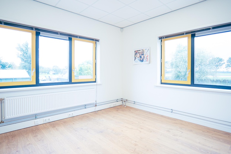 BedrijfsruimteaanAmbachtsweg 11 n<br/> inOosthuizen