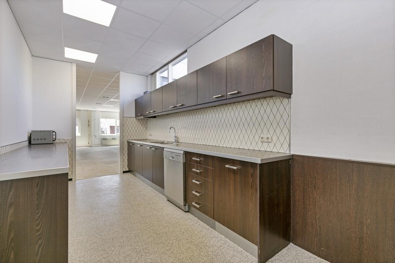 KantoorruimteaanMiddeldiepstraat 62<br/> inSliedrecht