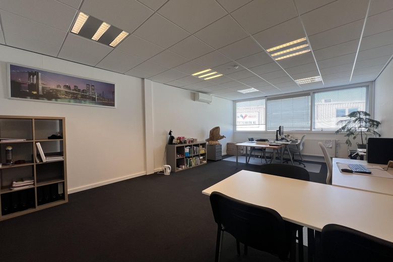 KantoorruimteaanVeersedijk 59<br/> inHendrik-Ido-Ambacht KantoorruimteaanVeersedijk 59<br/> inHendrik-Ido-Ambacht