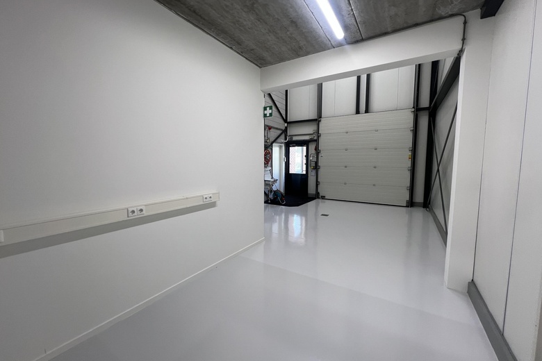 BedrijfsruimteaanAmbachtsstraat 6<br/> inZuid-Beijerland