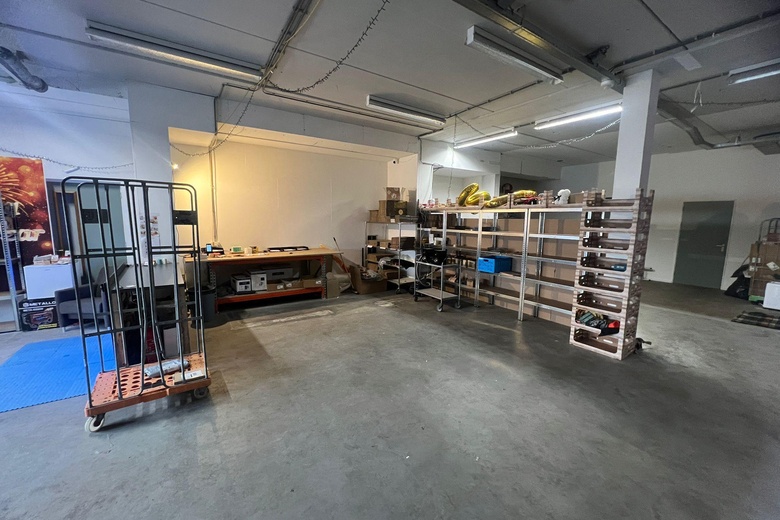 BedrijfsruimteaanLeeuwarderstraatweg 129<br/> inHeerenveen BedrijfsruimteaanLeeuwarderstraatweg 129<br/> inHeerenveen