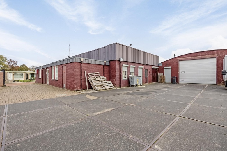 BedrijfsruimteaanM.A.de Ruijterstraat 18 - 20<br/> inHaaksbergen BedrijfsruimteaanM.A.de Ruijterstraat 18 - 20<br/> inHaaksbergen