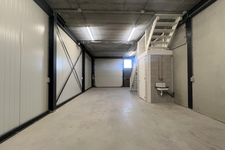 BedrijfsruimteaanLaurens Jzn. Costerstraat 4 B<br/> inOud-Beijerland