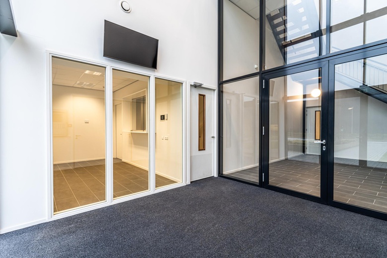 BedrijfsruimteaanTufsteen 3<br/> inHoofddorp BedrijfsruimteaanTufsteen 3<br/> inHoofddorp