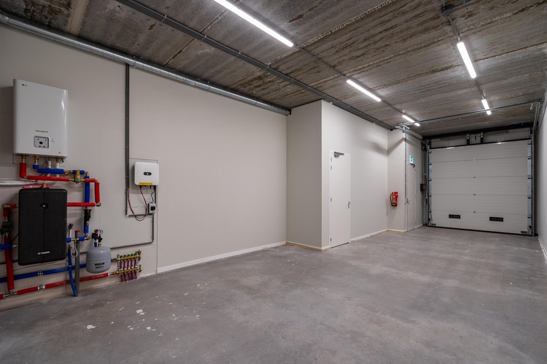 BedrijfsruimteaanEemmeerlaan 2 M<br/> inWeesp