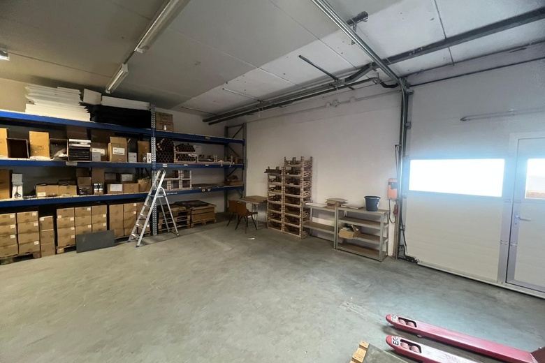BedrijfsruimteaanLeeuwarderstraatweg 129<br/> inHeerenveen BedrijfsruimteaanLeeuwarderstraatweg 129<br/> inHeerenveen