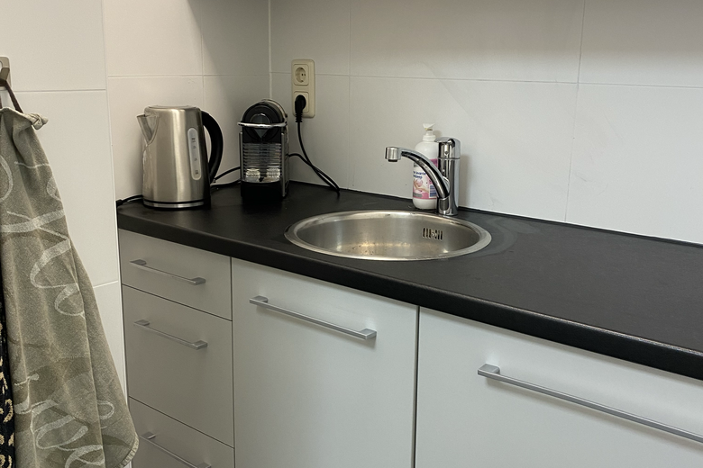 WerkplekaanKamerlingh Onnesweg 10 a<br/> inBarendrecht WerkplekaanKamerlingh Onnesweg 10 a<br/> inBarendrecht
