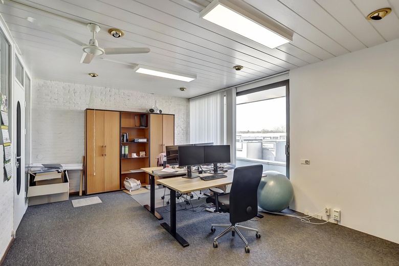 BedrijfsruimteaanAmbachtsstraat 32<br/> inWinterswijk BedrijfsruimteaanAmbachtsstraat 32<br/> inWinterswijk