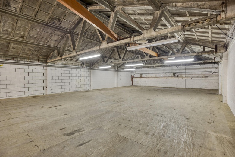 BedrijfsruimteaanJ.P. Broekhovenstraat 11<br/> inElburg BedrijfsruimteaanJ.P. Broekhovenstraat 11<br/> inElburg