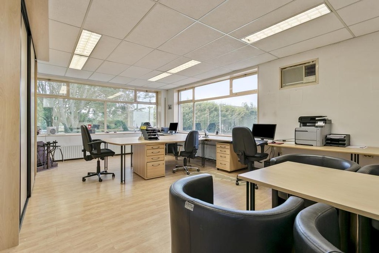 BedrijfsruimteaanAmbachtsstraat 11<br/> inPoortugaal