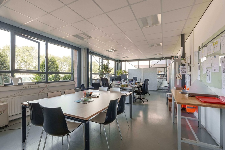 BedrijfsruimteaanHaarlemmerstraatweg 105<br/> inHalfweg