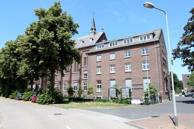 Bekijk foto 2 van Eindstraat 18 - 52