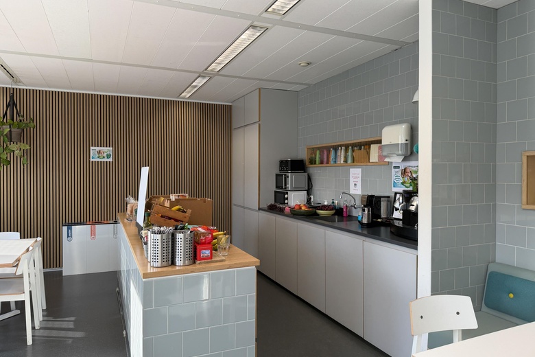 KantoorruimteaanLeeuwenveldseweg 3 f<br/> inWeesp