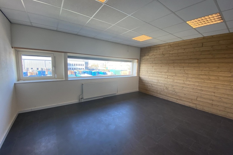 BedrijfsruimteaanSchutweg 3 d<br/> inWaalwijk BedrijfsruimteaanSchutweg 3 d<br/> inWaalwijk