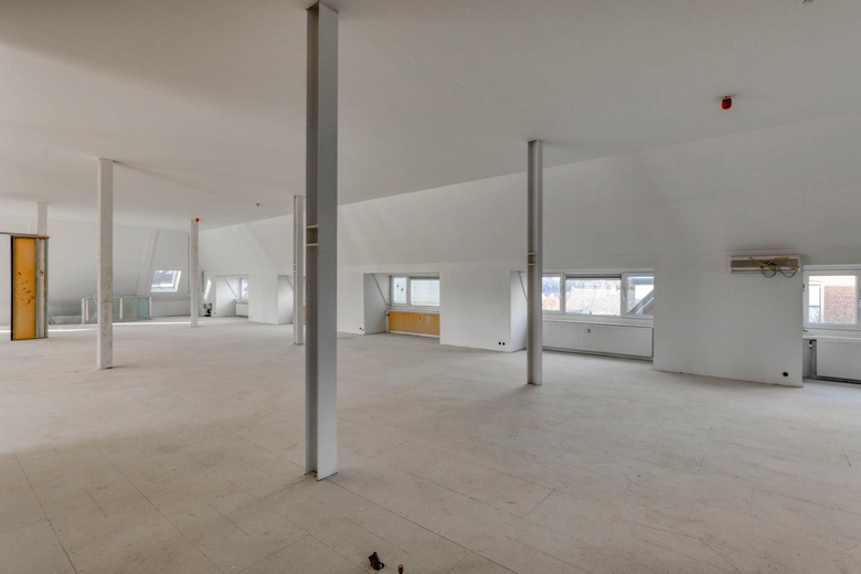 KantoorruimteaanHellingstraat 22<br/> inHuizen