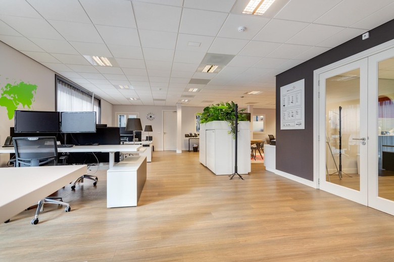 BedrijfsruimteaanLooier 5<br/> inNieuwkuijk BedrijfsruimteaanLooier 5<br/> inNieuwkuijk