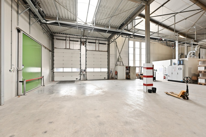 BedrijfsruimteaanGroothandelsmarkt 6<br/> inZwaagdijk-Oost BedrijfsruimteaanGroothandelsmarkt 6<br/> inZwaagdijk-Oost
