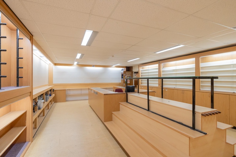 BedrijfsruimteaanTransportweg 21<br/> inNieuwkoop BedrijfsruimteaanTransportweg 21<br/> inNieuwkoop
