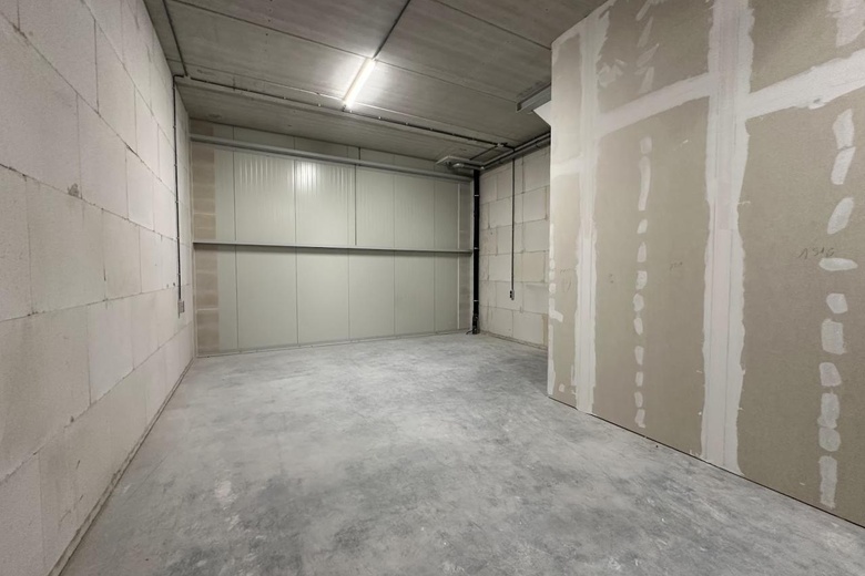 BedrijfsruimteaanVan der Waalsstraat 44<br/> inZoetermeer