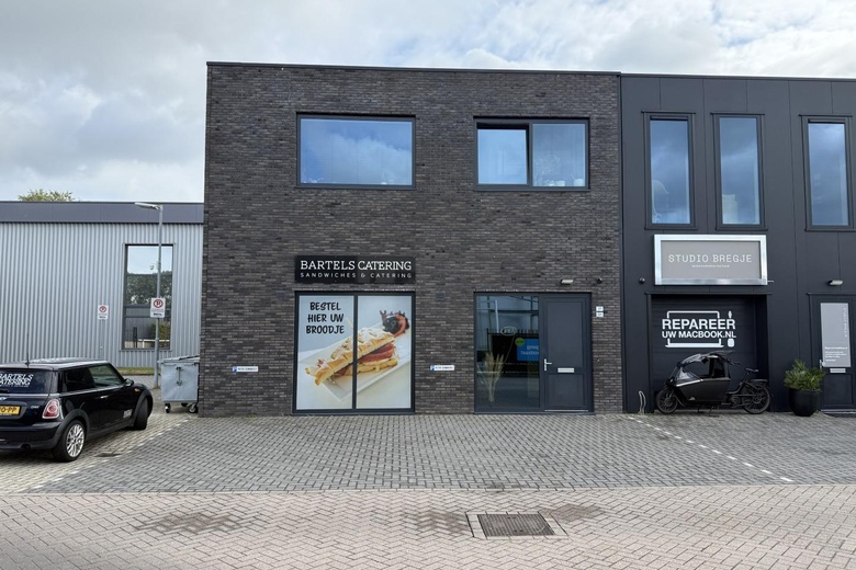 Bekijk foto 1 van Pieter Zeemanstraat 1 Bekijk foto 1 van Pieter Zeemanstraat 1