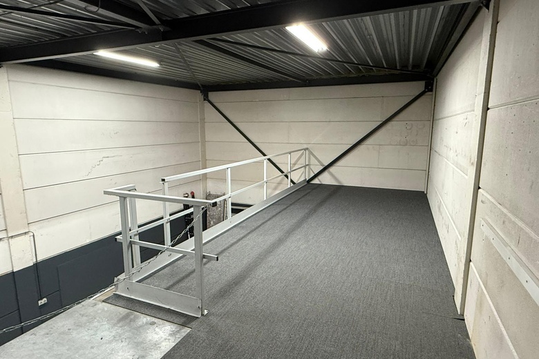 BedrijfsruimteaanAventurijn 228<br/> inDordrecht