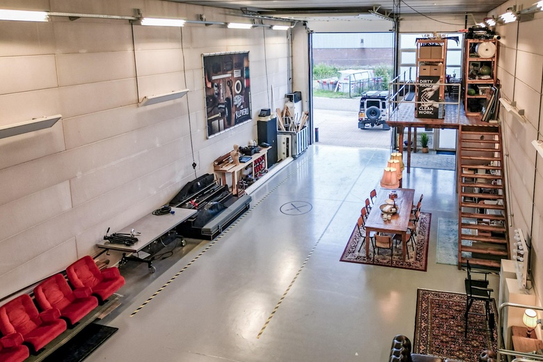 BedrijfsruimteaanMommesstraat 8<br/> inSevenum