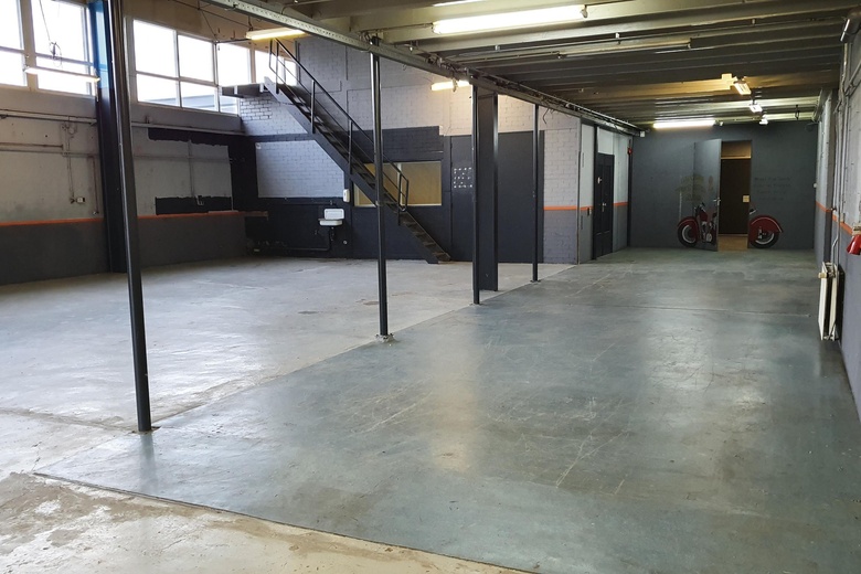 BedrijfsruimteaanJules Verneweg 15<br/> inEmmen