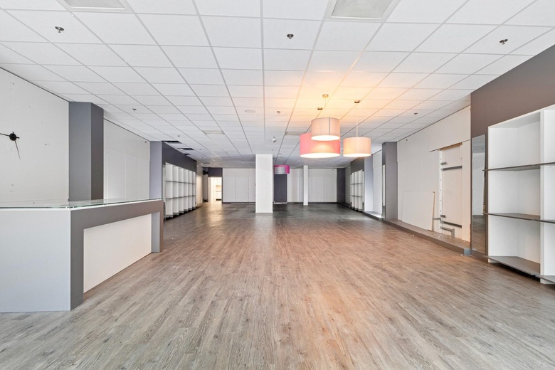 WinkelruimteaanRoersingelpassage 14<br/> inRoermond WinkelruimteaanRoersingelpassage 14<br/> inRoermond