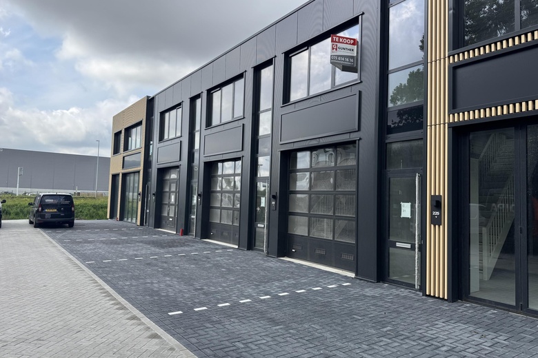 BedrijfsruimteaanRingweg 223<br/> inZaandam