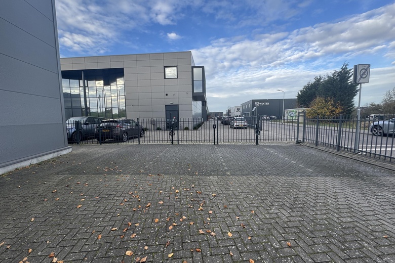 BedrijfsruimteaanRak 24<br/> inWestzaan