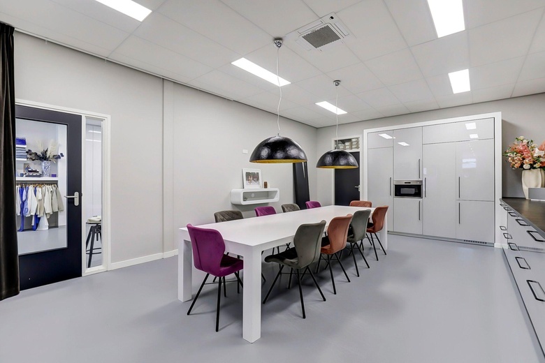 BedrijfsruimteaanDe Lasso-Zuid 9<br/> inRoelofarendsveen