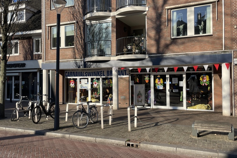 Bekijk foto Winkelruimte aan de Hoofdstraat 40 in Best Bekijk foto Winkelruimte aan de Hoofdstraat 40 in Best