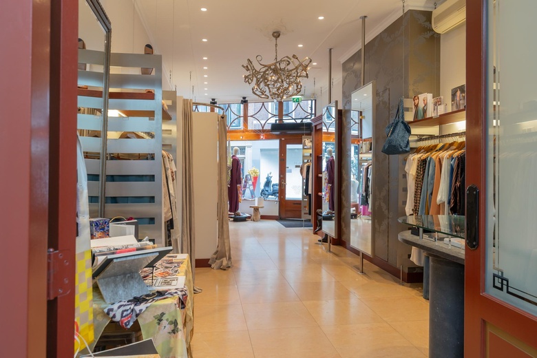 WinkelruimteaanHaarlemmerstraat 18<br/> inLeiden WinkelruimteaanHaarlemmerstraat 18<br/> inLeiden