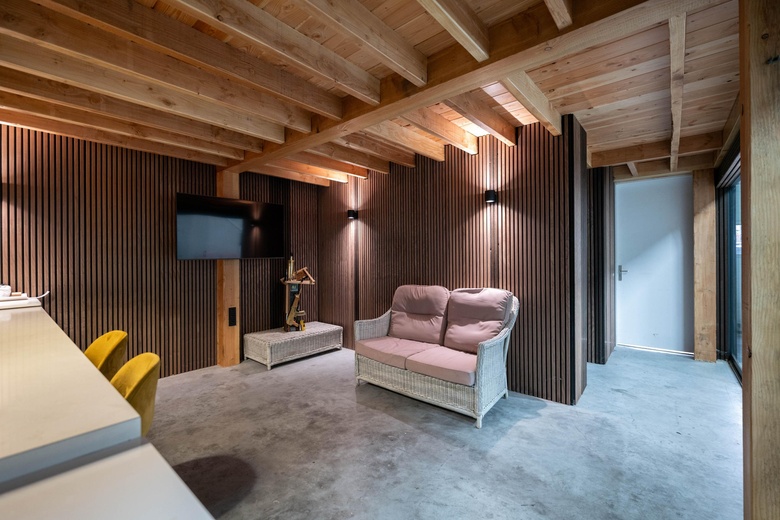 BedrijfsruimteaanHopperweg 11 17<br/> inHellevoetsluis