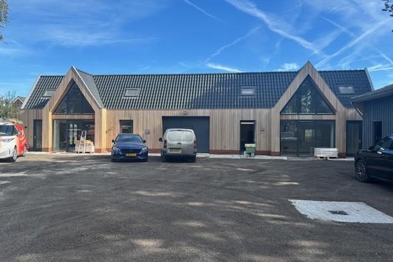 BedrijfsruimteaanBroekermeerdijk 8<br/> inWatergang