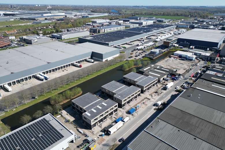 BedrijfsruimteaanOosteinde 5 a 13<br/> inBarendrecht