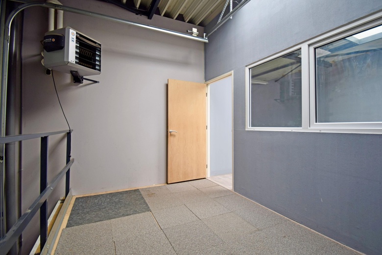BedrijfsruimteaanAugustapolder 8<br/> inBarendrecht BedrijfsruimteaanAugustapolder 8<br/> inBarendrecht
