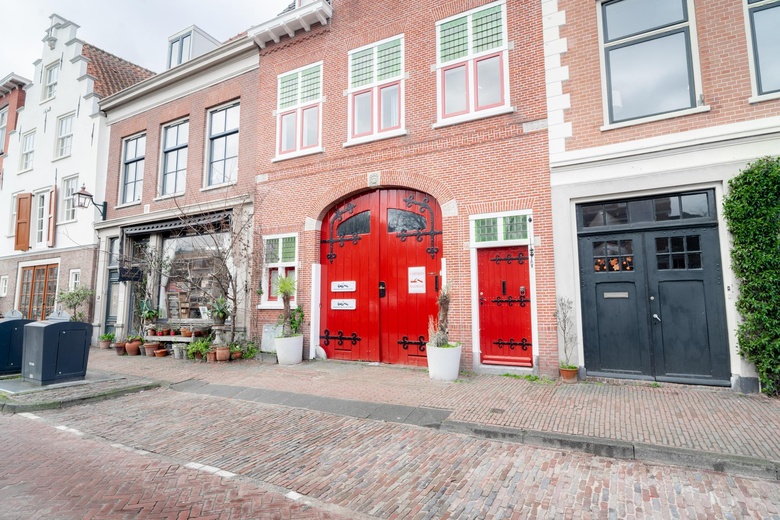 BedrijfsruimteaanBurgwal 66 ZW<br/> inHaarlem