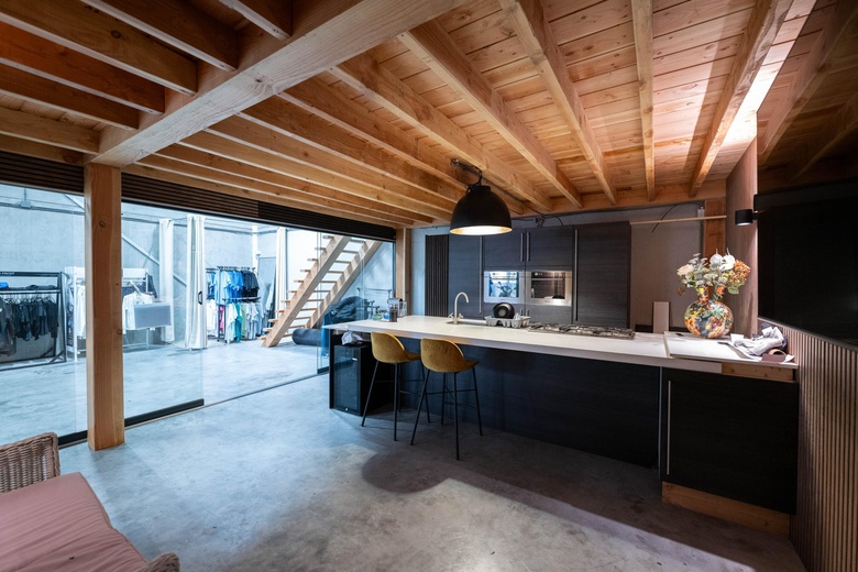 BedrijfsruimteaanHopperweg 11 17<br/> inHellevoetsluis